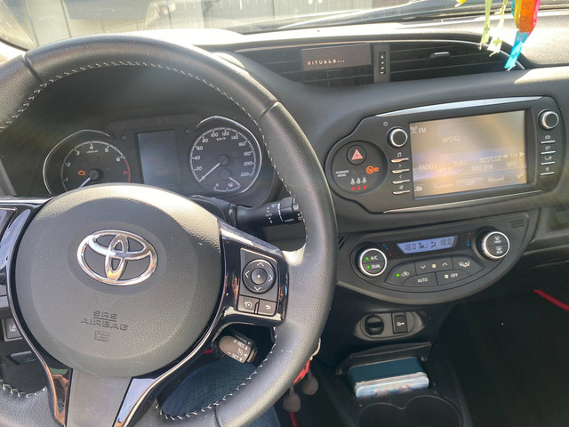 Foto 8 van Toyota Yaris 1.5 VVT-i Design 5 -deurs Super lage KM stand, PRACHTIGE AUTO !! LIMITED EDITION, 1 JAA