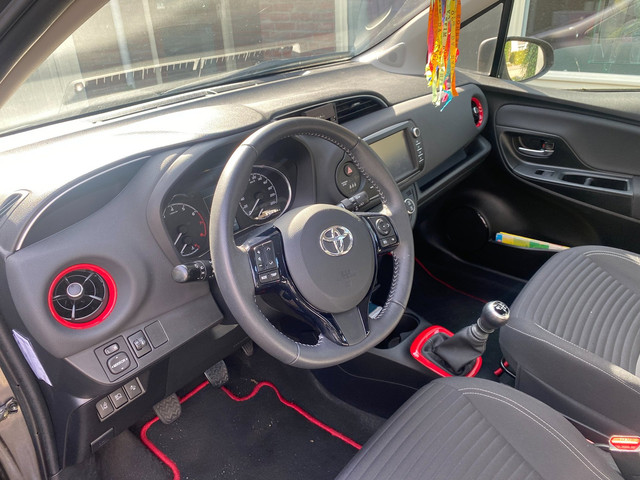 Foto 9 van Toyota Yaris 1.5 VVT-i Design 5 -deurs Super lage KM stand, PRACHTIGE AUTO !! LIMITED EDITION, 1 JAA