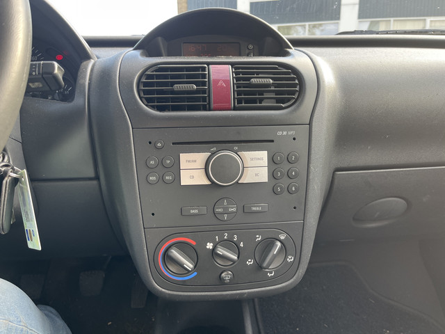 Foto 4 van Opel Corsa 1.4-16V Rhythm Apk 06-09-2027 (bj 2005)