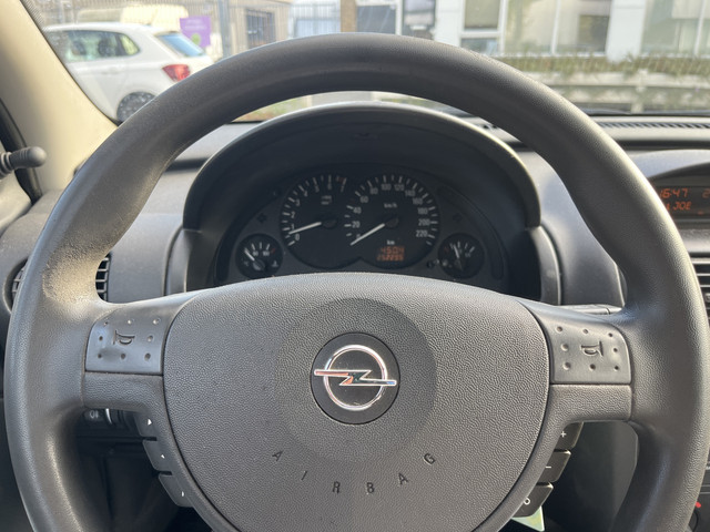 Foto 3 van Opel Corsa 1.4-16V Rhythm Apk 06-09-2027 (bj 2005)