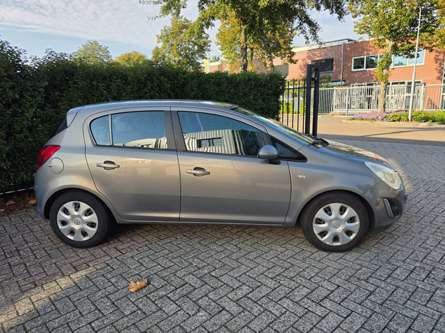 Foto 2 van Opel Corsa 1.4-16V Anniversary Edition 1e eigenaar
