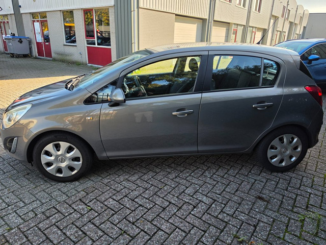 Foto 8 van Opel Corsa 1.4-16V Anniversary Edition 1e eigenaar