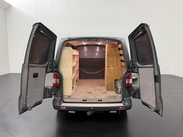 Foto 8 van Volkswagen Transporter 2.0TDI Edition | Multimedia | Trekhaak | Airco | 3-Zits | Achterdeuren