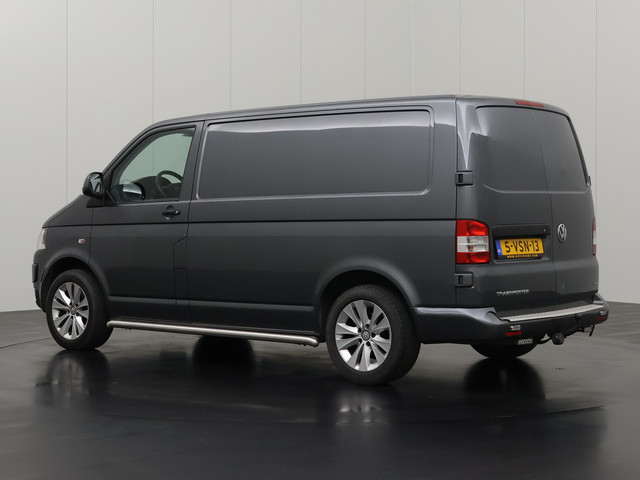 Foto 6 van Volkswagen Transporter 2.0TDI Edition | Multimedia | Trekhaak | Airco | 3-Zits | Achterdeuren