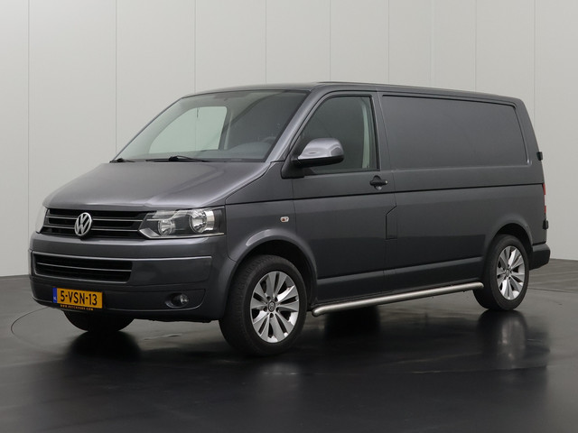 Foto 5 van Volkswagen Transporter 2.0TDI Edition | Multimedia | Trekhaak | Airco | 3-Zits | Achterdeuren