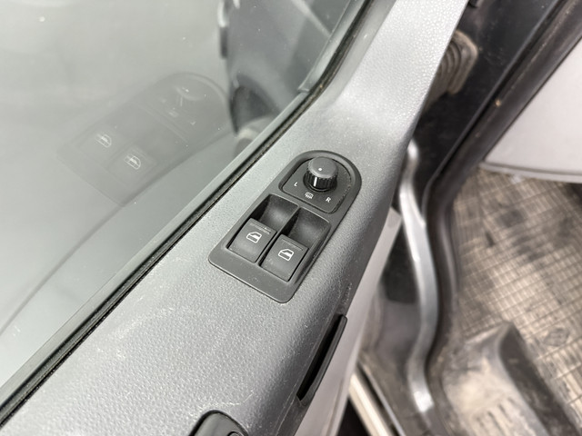 Foto 4 van Volkswagen Transporter 2.0TDI Edition | Multimedia | Trekhaak | Airco | 3-Zits | Achterdeuren