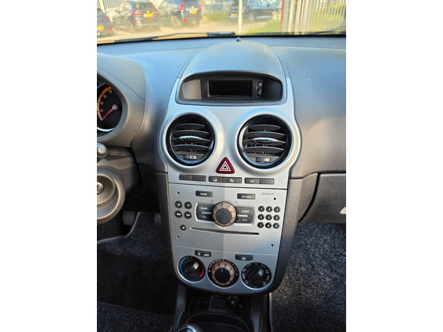 Foto 10 van Opel Corsa 1.4-16V Anniversary Edition 1e eigenaar