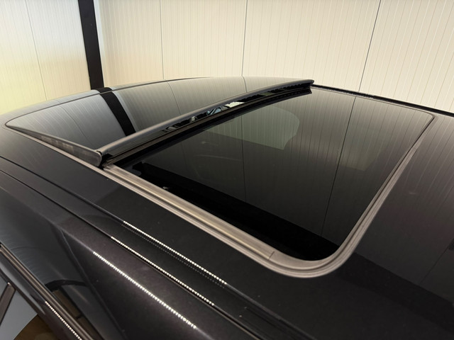 Foto 8 van BMW 1-serie M135i xDrive High Executive Panodak Leder HUD Harman Kardon Camera Carplay Dealer Onderh