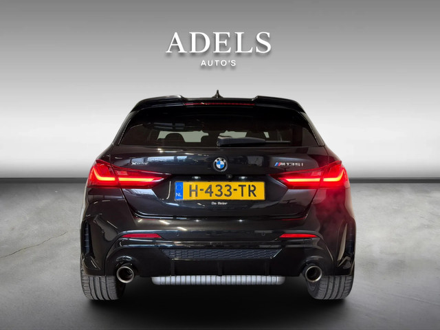 Foto 3 van BMW 1-serie M135i xDrive High Executive Panodak Leder HUD Harman Kardon Camera Carplay Dealer Onderh