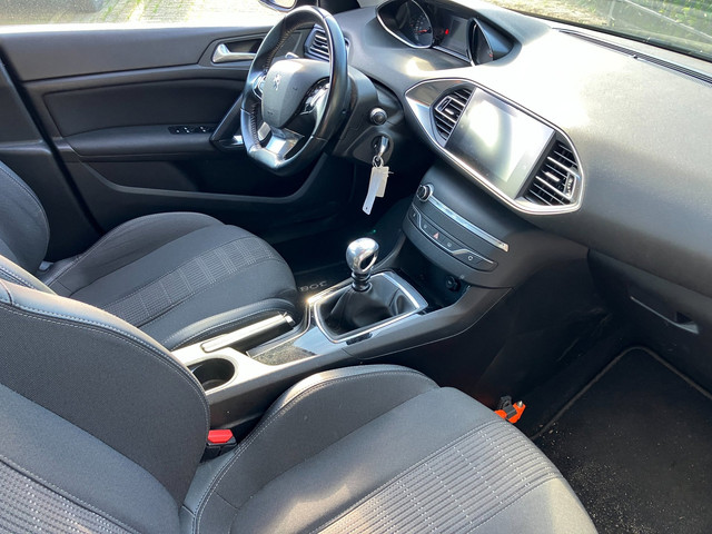 Foto 8 van Peugeot 308 SW 1.2 PureTech Active / PROBLEM ENGINE / MOTOR NO GOOD / EXPORT PRICE