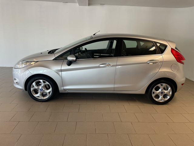 Foto 9 van Ford Fiesta 1.6 Titanium AIRCO ELEK RAMEN CENT VERG VELGEN TREKHAAK NWE APK INRUIL MOG ZEER NETTE AU