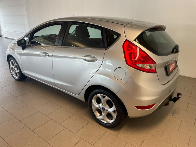 Foto 8 van Ford Fiesta 1.6 Titanium AIRCO ELEK RAMEN CENT VERG VELGEN TREKHAAK NWE APK INRUIL MOG ZEER NETTE AU