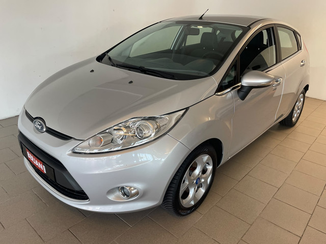 Foto 4 van Ford Fiesta 1.6 Titanium AIRCO ELEK RAMEN CENT VERG VELGEN TREKHAAK NWE APK INRUIL MOG ZEER NETTE AU