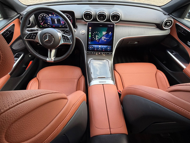 Foto 2 van Mercedes-Benz C-klasse 200 Luxury Line, 1e eigenaar, NAP, CarPlay, Leder, DISTRONIC, 18 inch