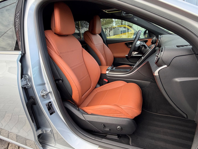 Foto 5 van Mercedes-Benz C-klasse 200 Luxury Line, 1e eigenaar, NAP, CarPlay, Leder, DISTRONIC, 18 inch