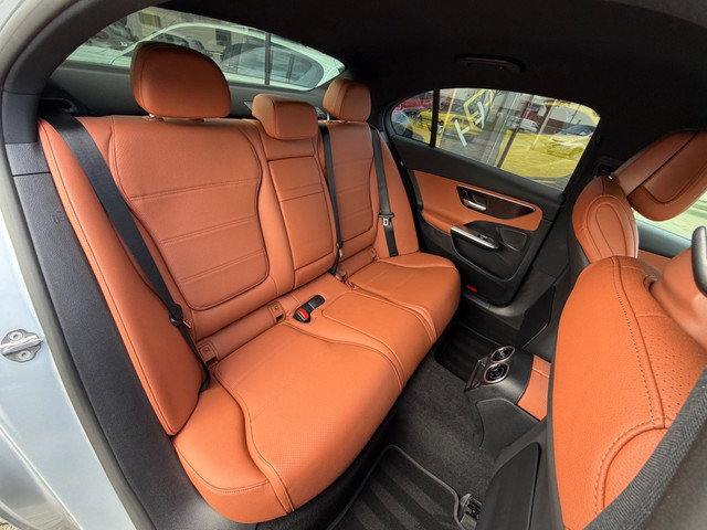 Foto 10 van Mercedes-Benz C-klasse 200 Luxury Line, 1e eigenaar, NAP, CarPlay, Leder, DISTRONIC, 18 inch