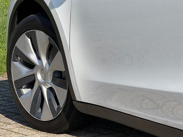 Foto 5 van Tesla MODEL Y Long Range AWD 75 kWh - Pearl White - Panorama/Leder - SOH 91%