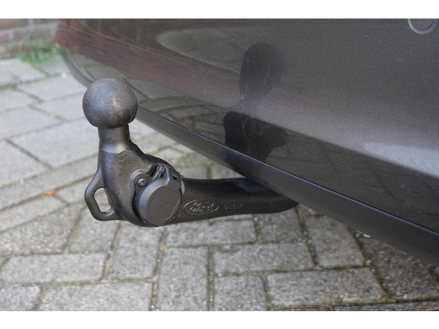 Foto 2 van Ford Focus Wagon 1.0 EcoB.125PK Hybrid Titanium X Bus./Trekhaak/ Technology Pack.