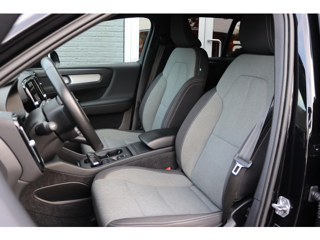 Foto 6 van Volvo XC40 2.0 B4 Momentum Business Camera, Stoel/Stuurverwarming, Trekhaak, Cruise Control