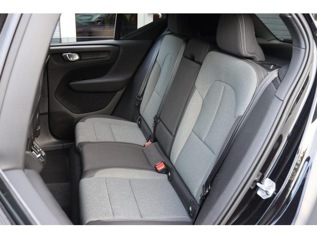 Foto 5 van Volvo XC40 2.0 B4 Momentum Business Camera, Stoel/Stuurverwarming, Trekhaak, Cruise Control