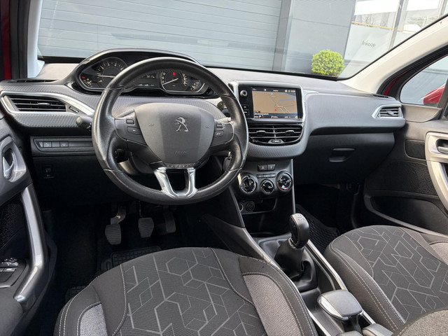 Foto 2 van Peugeot 2008 1.2 PureTech Blue Lion ✓D-riem vv in 11-2023✓1e Eigenaar✓Trekhaak✓Navi✓Carplay✓Airco✓Cr