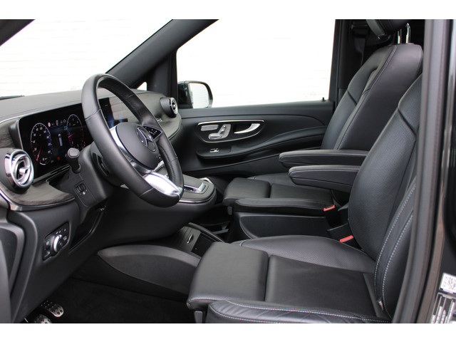 Foto 9 van Mercedes-Benz V-Klasse 300d / AMG / 4-Matic / 7-Persoons / Luchtvering / Pano / Elec Stoelen / Burme