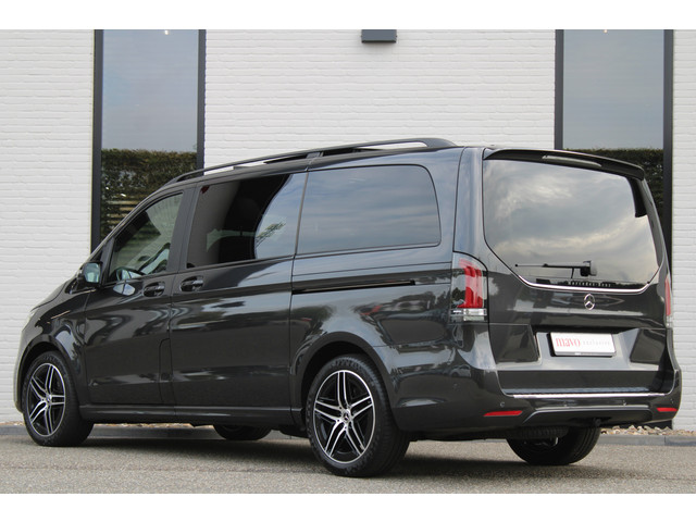 Foto 2 van Mercedes-Benz V-Klasse 300d / AMG / 4-Matic / 7-Persoons / Luchtvering / Pano / Elec Stoelen / Burme