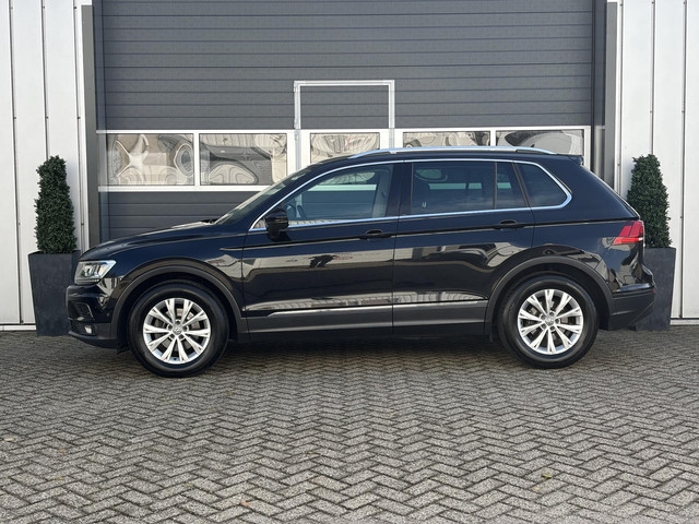 Foto 5 van Volkswagen Tiguan ACT Highline | Alcantara | Keyless Entry/Start | Adaptive Cruise | Elec. Achterkle