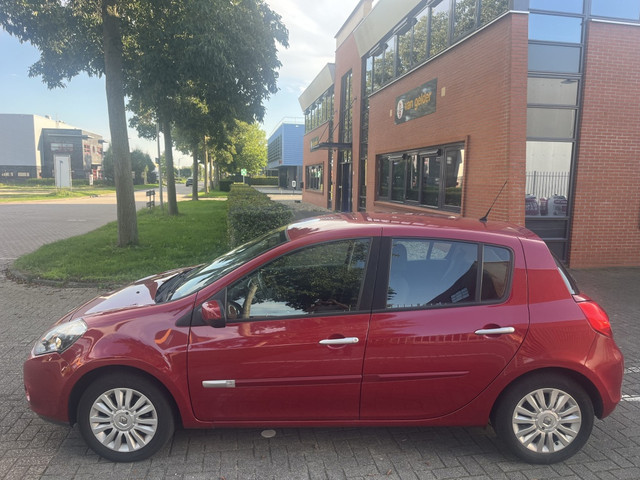 Foto 2 van Renault Clio 1.2 TCe Collection Cruise Clima Lage Km Nap