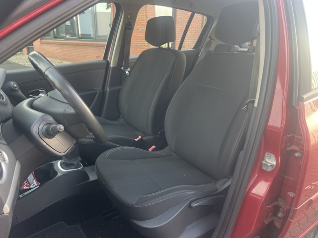 Foto 3 van Renault Clio 1.2 TCe Collection Cruise Clima Lage Km Nap