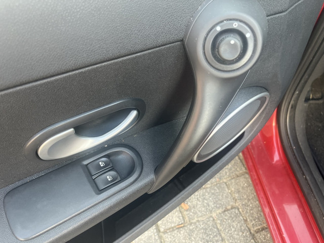Foto 6 van Renault Clio 1.2 TCe Collection Cruise Clima Lage Km Nap