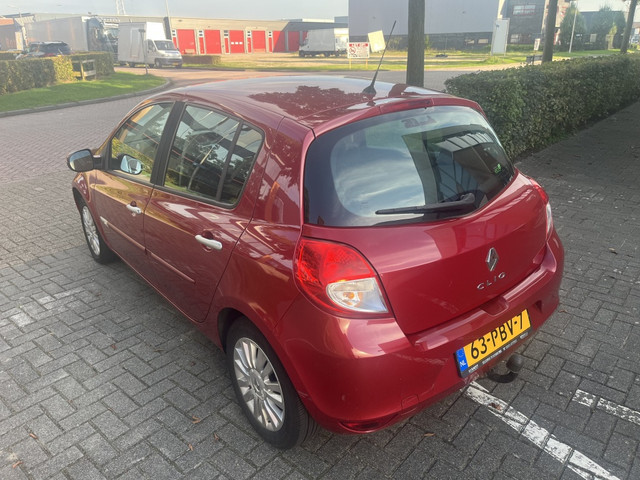 Foto 8 van Renault Clio 1.2 TCe Collection Cruise Clima Lage Km Nap