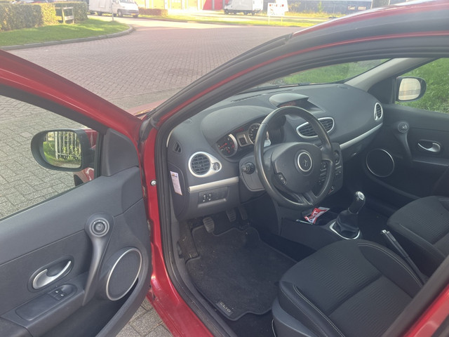 Foto 9 van Renault Clio 1.2 TCe Collection Cruise Clima Lage Km Nap