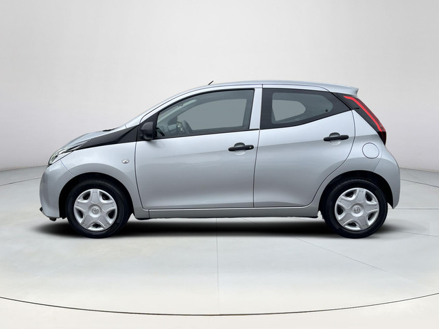 Foto 3 van Toyota Aygo 1.0 VVT-i x-fun | 5 deurs | Airconditioning | Bluetooth | Elektrische ramen voor | Centr