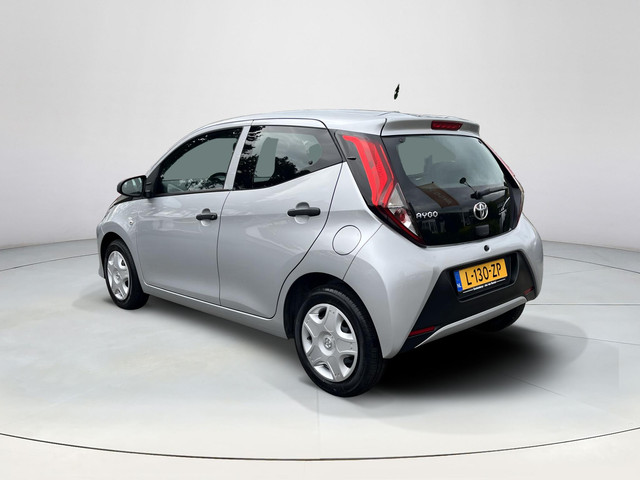 Foto 4 van Toyota Aygo 1.0 VVT-i x-fun | 5 deurs | Airconditioning | Bluetooth | Elektrische ramen voor | Centr