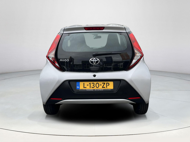 Foto 5 van Toyota Aygo 1.0 VVT-i x-fun | 5 deurs | Airconditioning | Bluetooth | Elektrische ramen voor | Centr