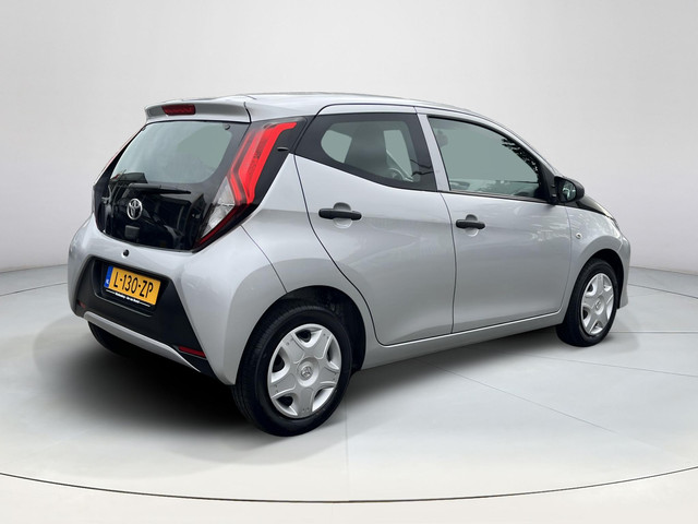 Foto 6 van Toyota Aygo 1.0 VVT-i x-fun | 5 deurs | Airconditioning | Bluetooth | Elektrische ramen voor | Centr