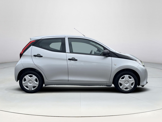 Foto 7 van Toyota Aygo 1.0 VVT-i x-fun | 5 deurs | Airconditioning | Bluetooth | Elektrische ramen voor | Centr