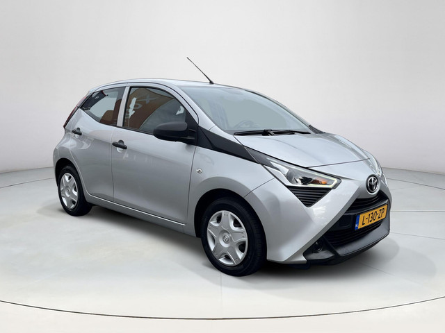 Foto 8 van Toyota Aygo 1.0 VVT-i x-fun | 5 deurs | Airconditioning | Bluetooth | Elektrische ramen voor | Centr