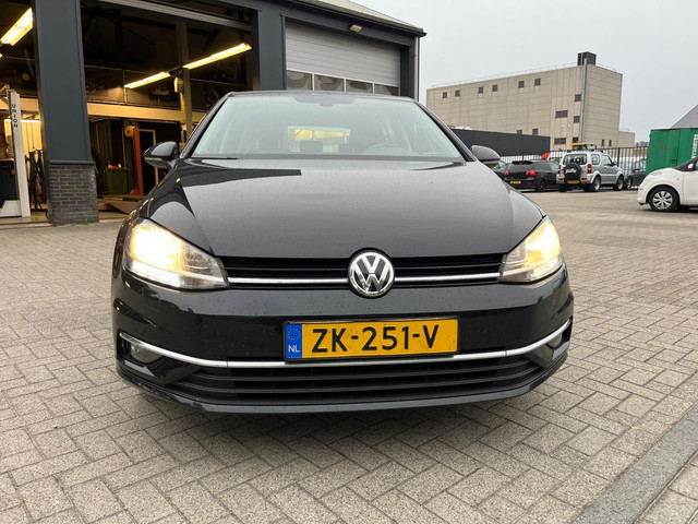 Foto 3 van Volkswagen Golf 1.0 TSI Trendline