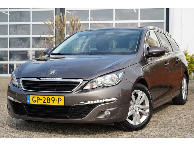 Foto 10 van Peugeot 308 SW 1.2 PureTech Blue Lease Executive 110pk | Audio-navigatie full map | Cruise Control |