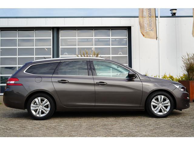 Foto 6 van Peugeot 308 SW 1.2 PureTech Blue Lease Executive 110pk | Audio-navigatie full map | Cruise Control |