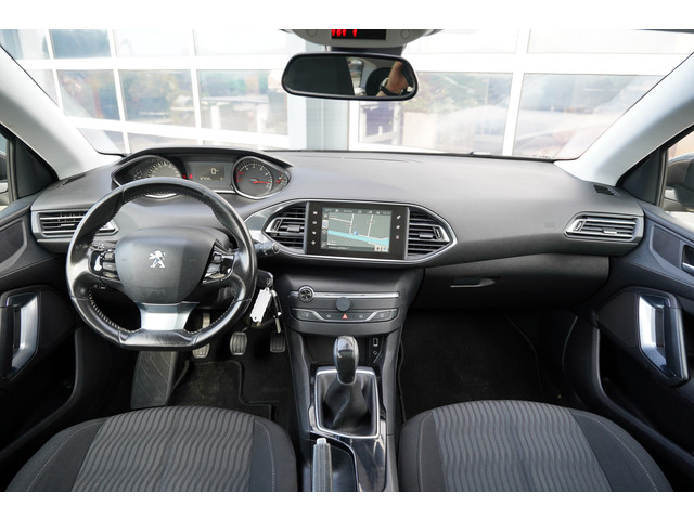 Foto 5 van Peugeot 308 SW 1.2 PureTech Blue Lease Executive 110pk | Audio-navigatie full map | Cruise Control |