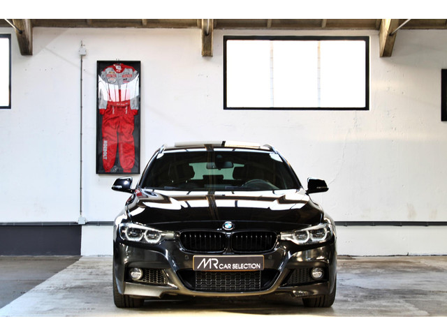 Foto 8 van BMW 3-serie Touring 318i High Executive M Sport | 19" | HUD | Panoramadak | Trekhaak | NL Geleverd