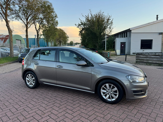 Foto 5 van Volkswagen Golf 1.6 TDI Trendline BlueMotion