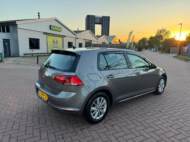 Foto 7 van Volkswagen Golf 1.6 TDI Trendline BlueMotion