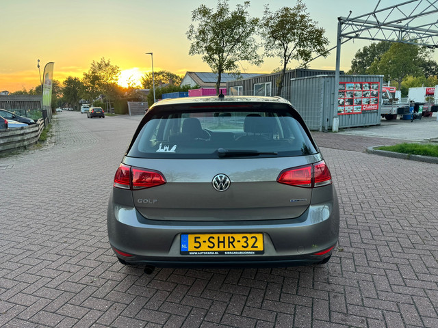 Foto 9 van Volkswagen Golf 1.6 TDI Trendline BlueMotion