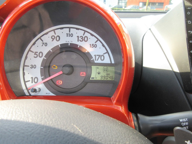 Foto 8 van Toyota Aygo 1.0 VVT-i Dynamic Orange