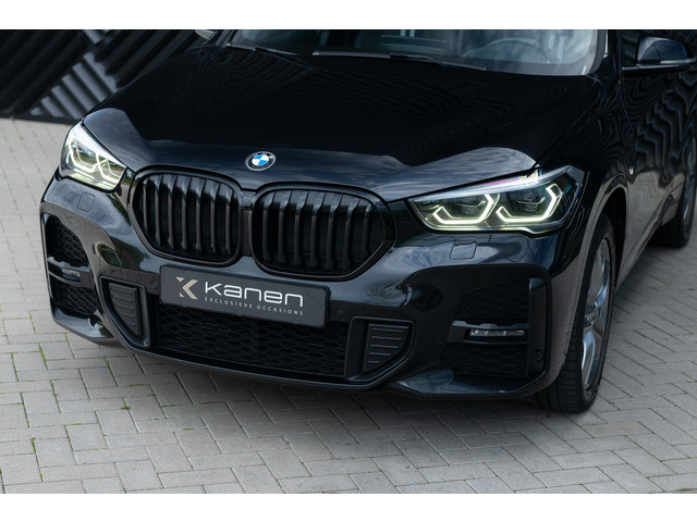 Foto 10 van BMW X1 xDrive25e M-Sport Pano HUD ACC Keyless Adapt. LED Camera Park Assist