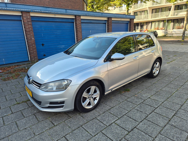 Foto 8 van Volkswagen Golf 1.2 TSI Highline AUTOMAAT